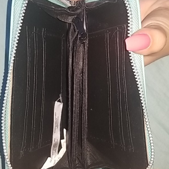 turquoise wallet with matching keychain - Picture 2 of 3